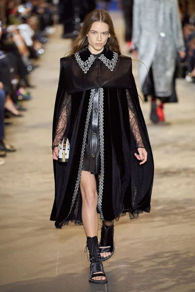 Look 27